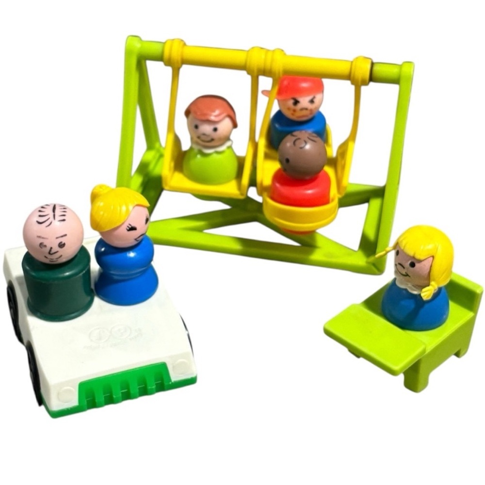 Vintage Fisher Price Little People Dollhouse Playset
